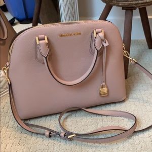 Crossbody Michael Kors purse